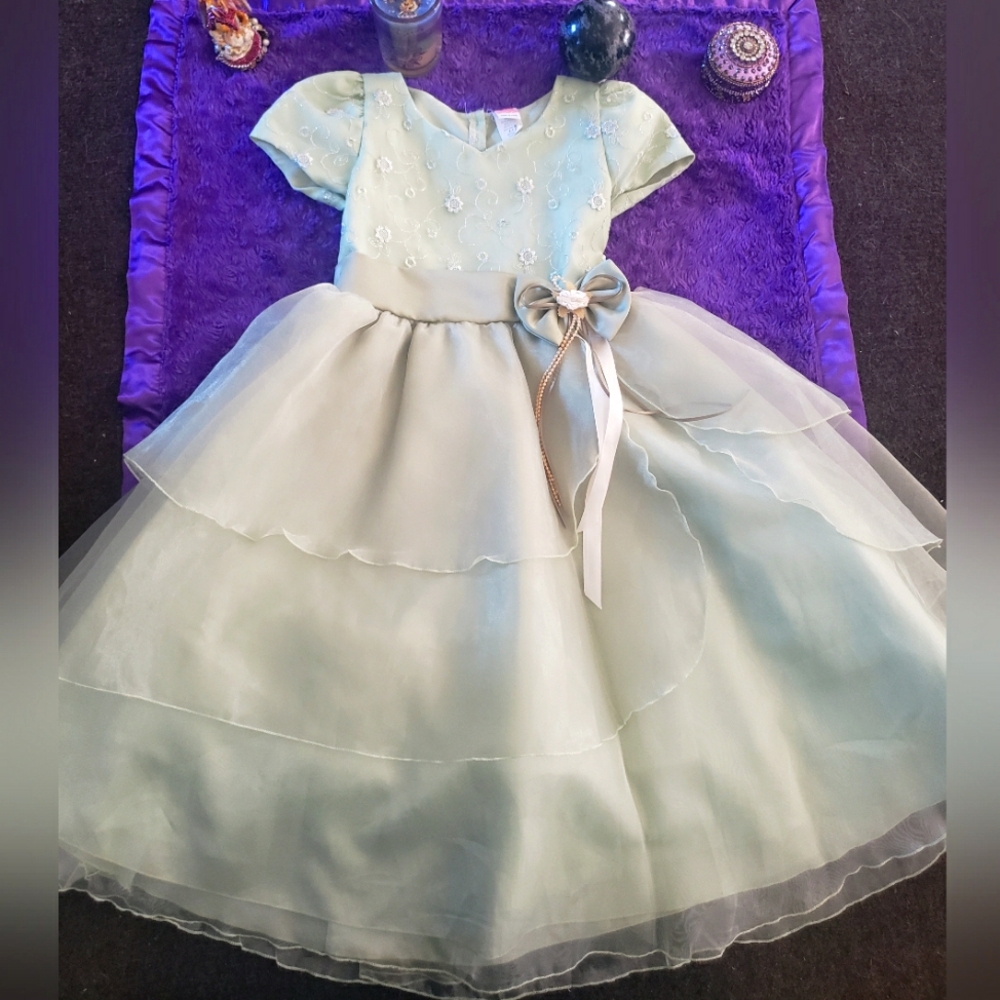 Girls size 8 Formal/Pageant Dress
